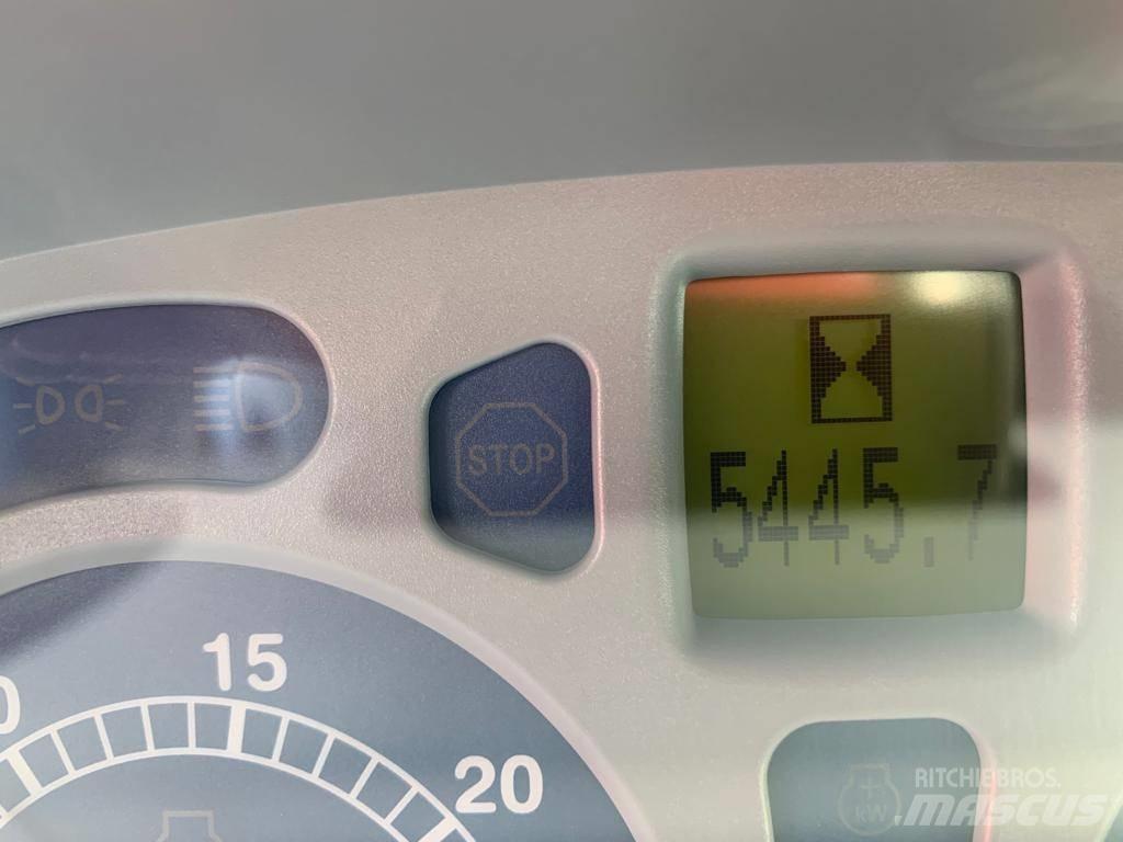New Holland T 7.210 الجرارات