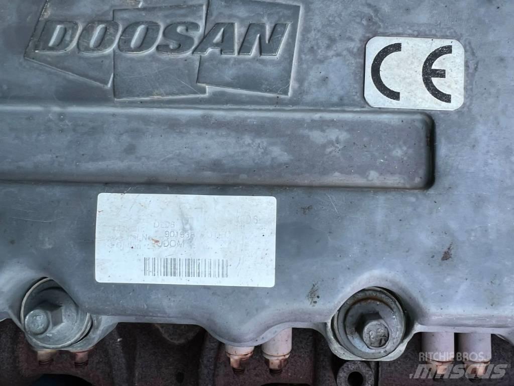 Doosan DX170W حفارات بعجل