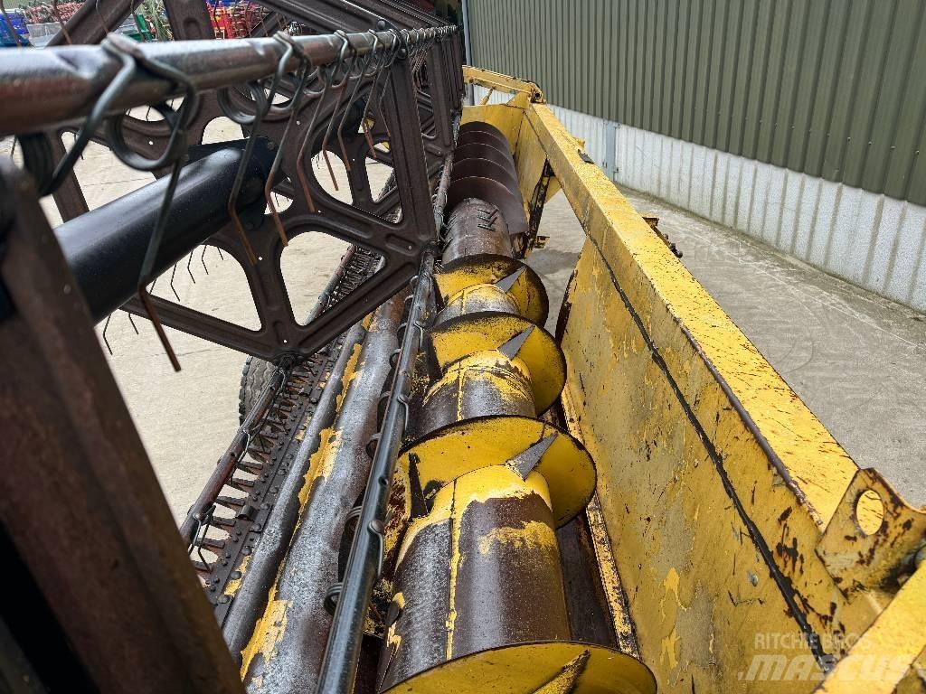 New Holland TX 67 حصادات