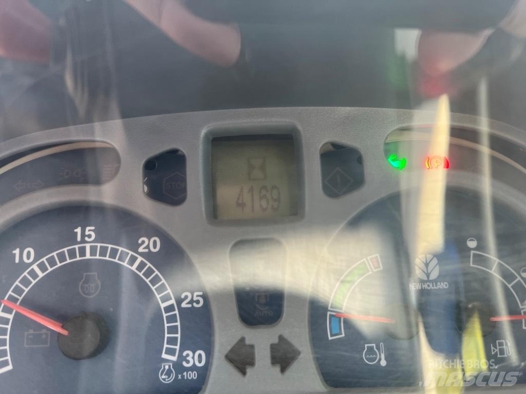 New Holland TL 100 A الجرارات