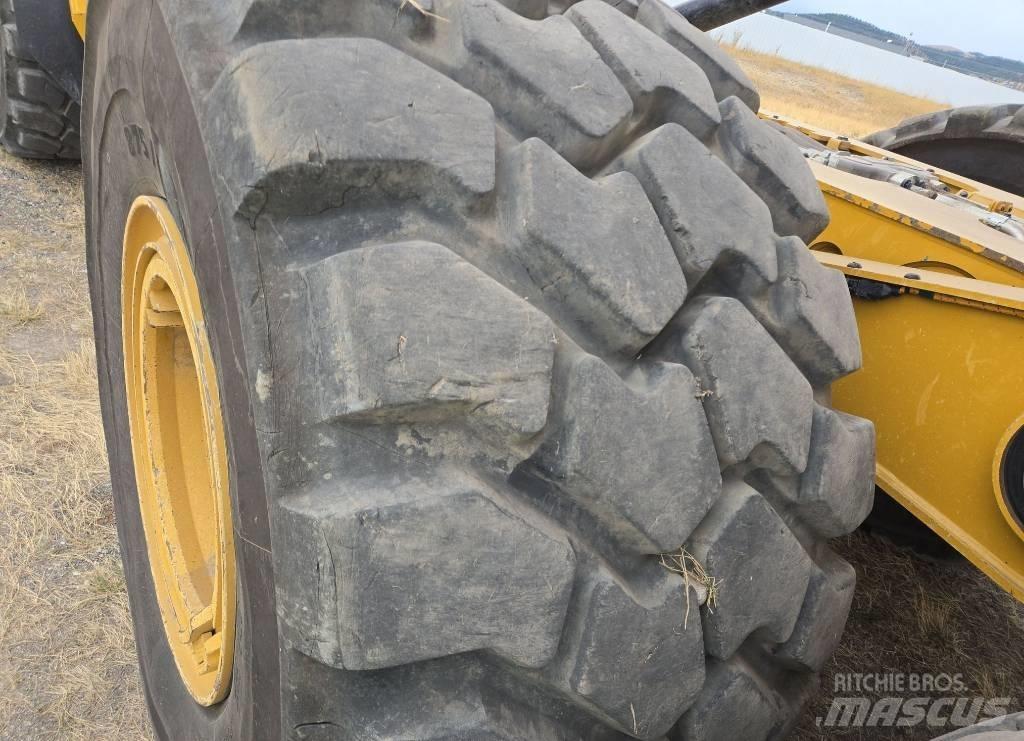 CAT 745 ساحبات مفصلية