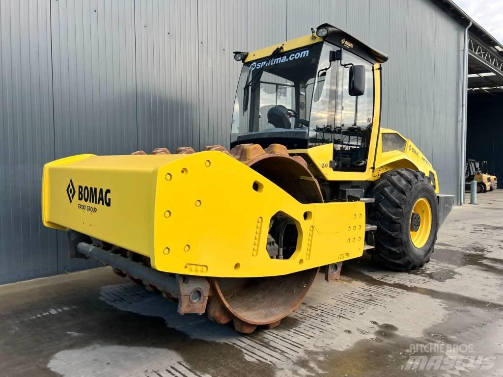 Bomag BW216PD-5 مداحل ثنائية الاسطوانة