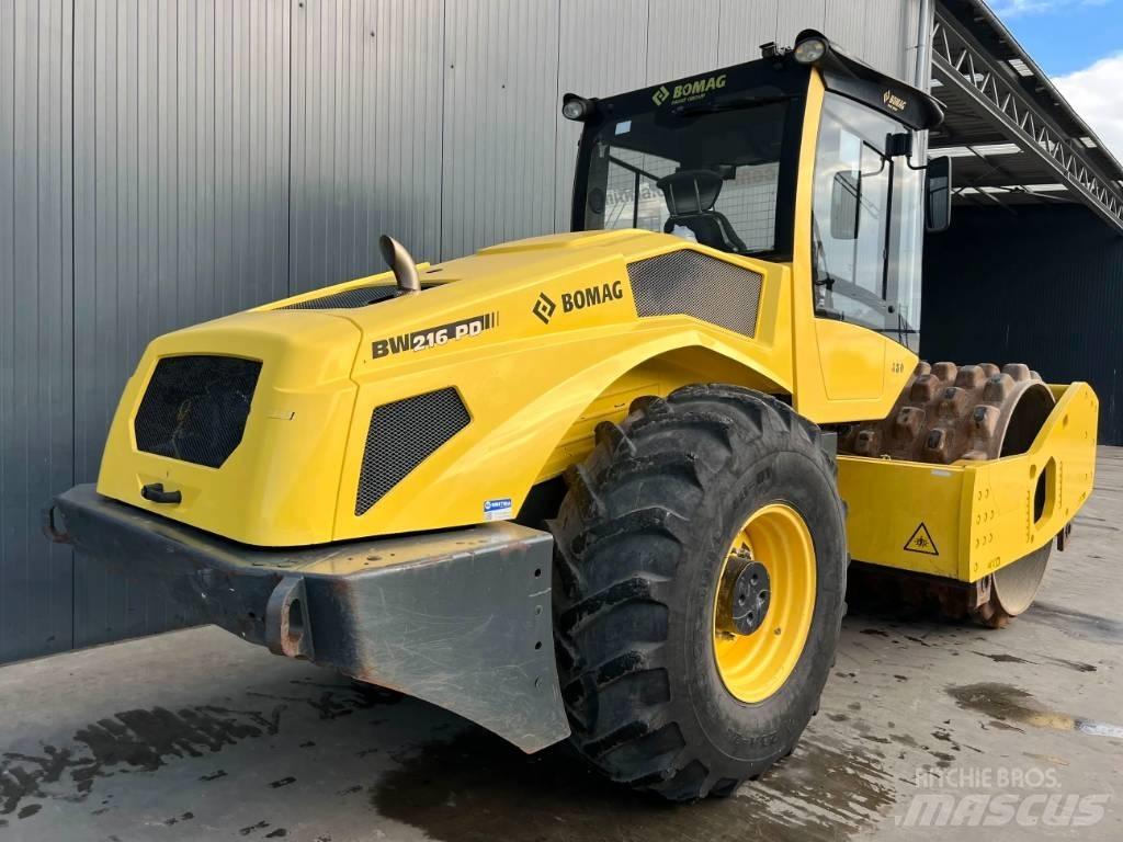 Bomag BW216PD-5 مداحل ثنائية الاسطوانة