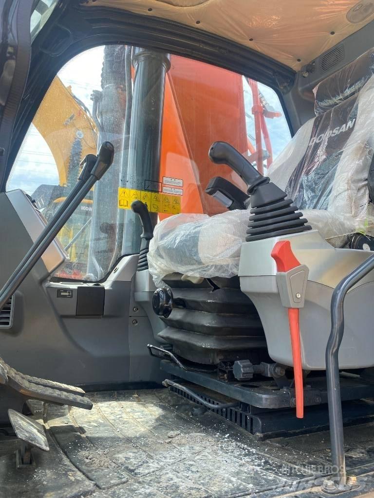 Doosan DX 300 LC حفارات زحافة
