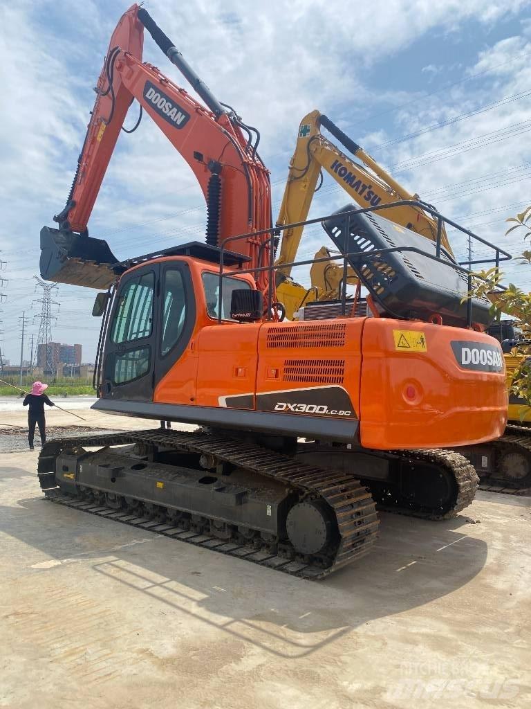 Doosan DX 300 LC حفارات زحافة