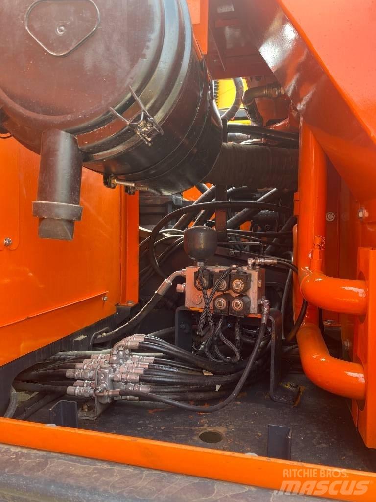 Doosan DX 300 LC حفارات زحافة