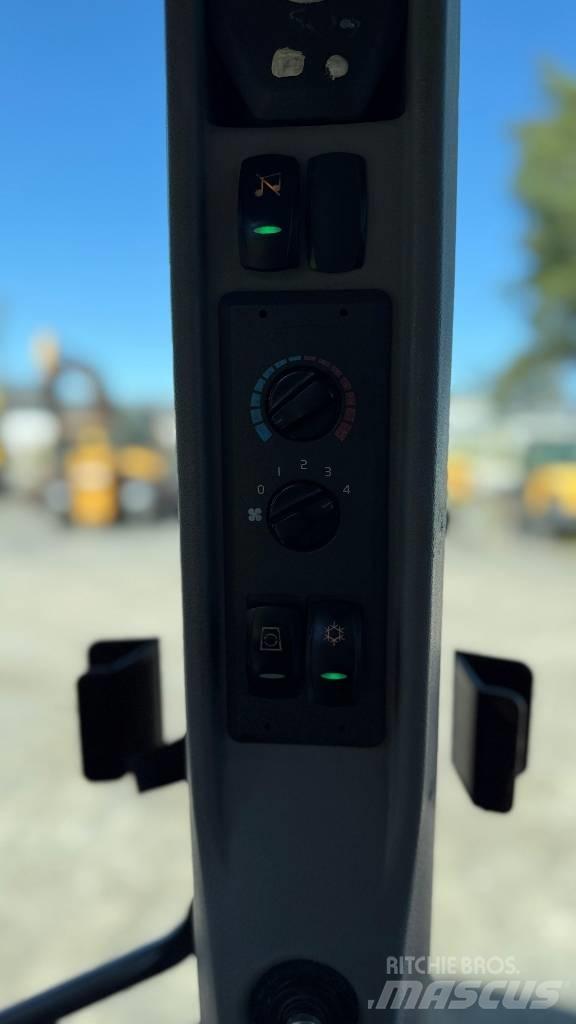 Volvo BL 71 لوادر ذات جرافات عكسية
