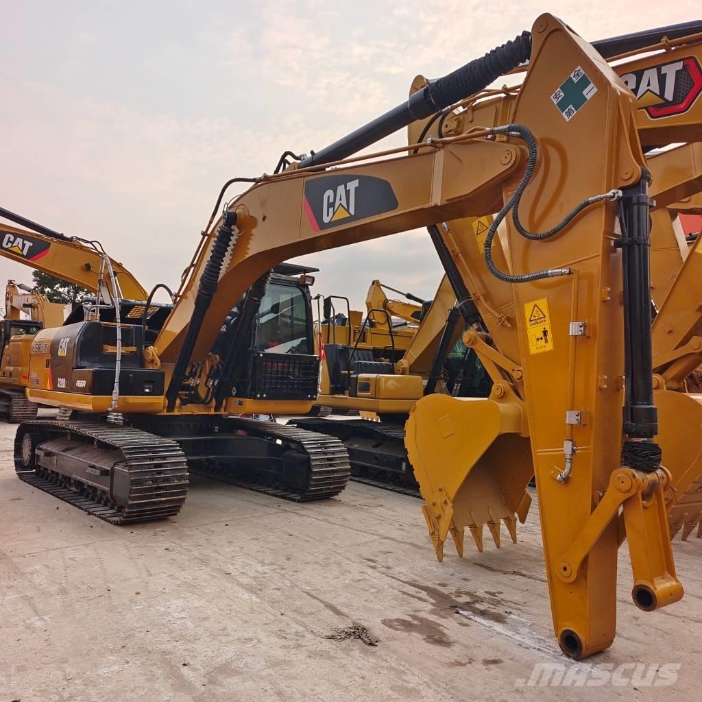 CAT 320D حفارات زحافة