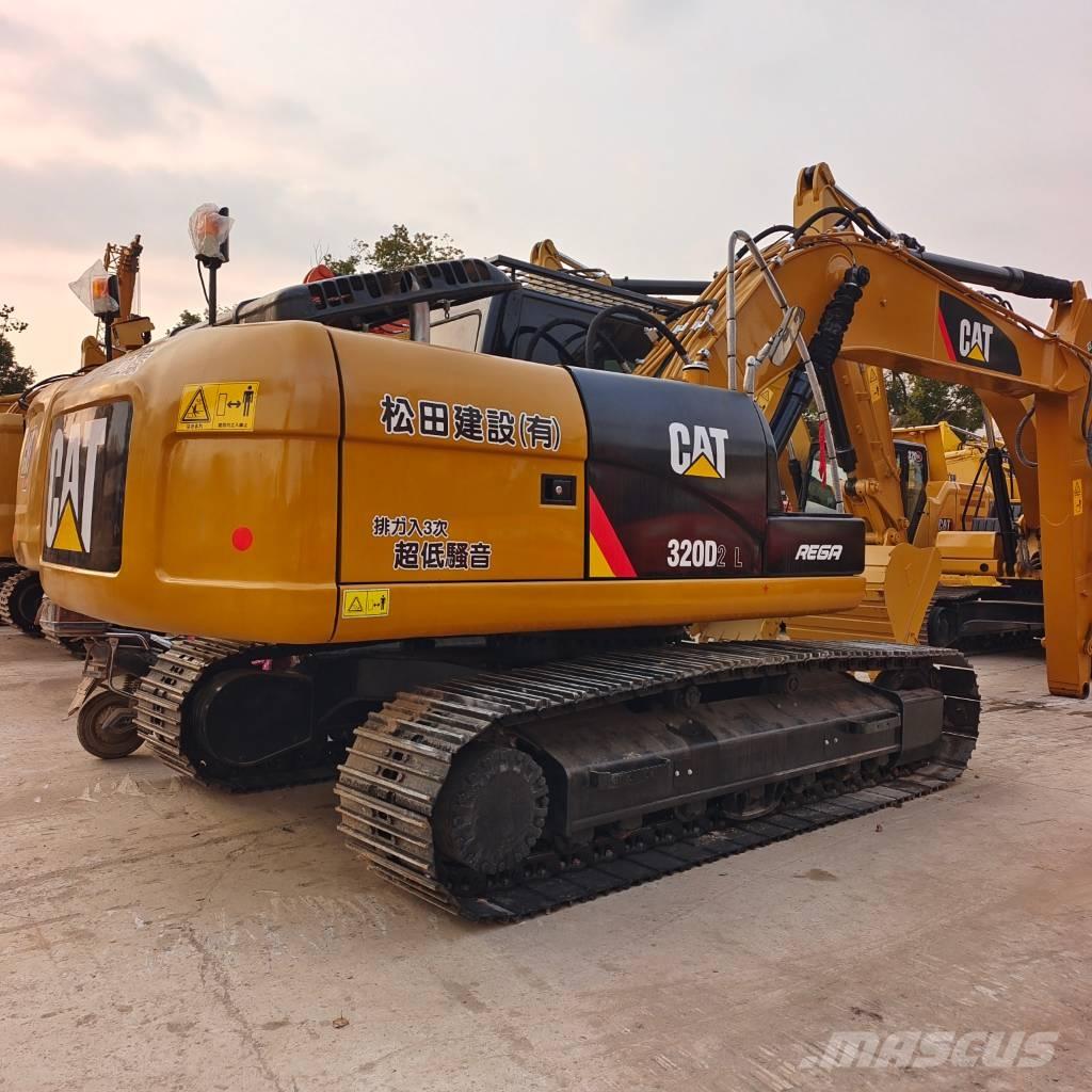 CAT 320D حفارات زحافة