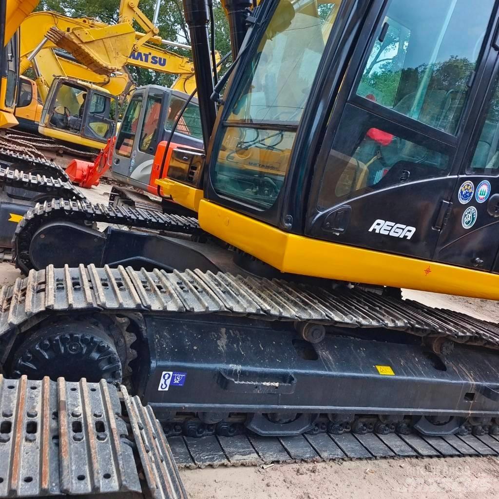 CAT 323 D حفارات زحافة
