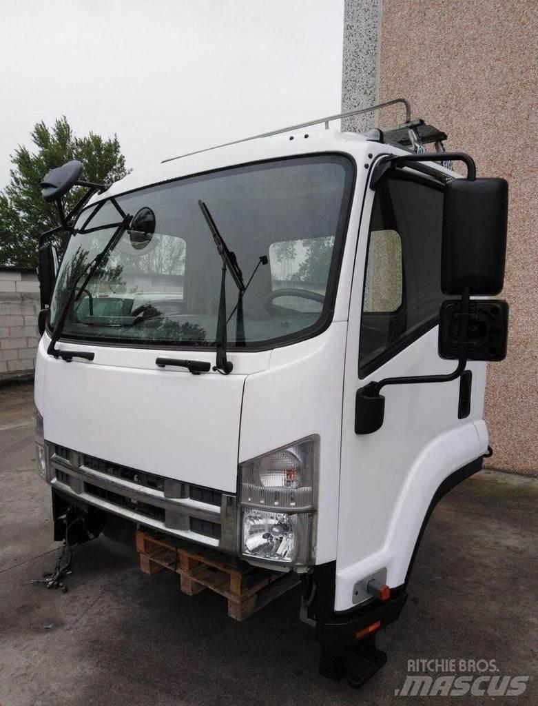 Isuzu FRR Euro 5 كابينة والداخلية