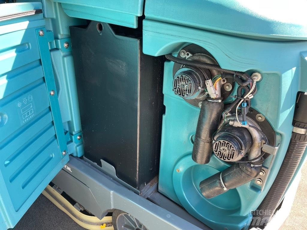Tennant T 17  SOLD كناسات