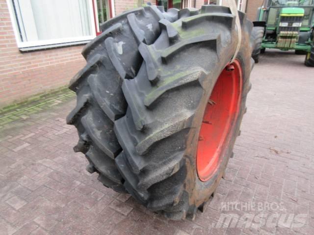 Taurus 16.9/34 الإطارات والعجلات والحافات