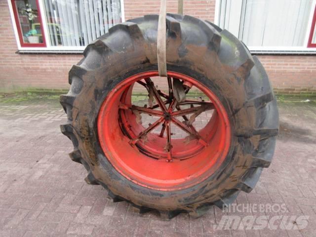 Taurus 16.9/34 الإطارات والعجلات والحافات