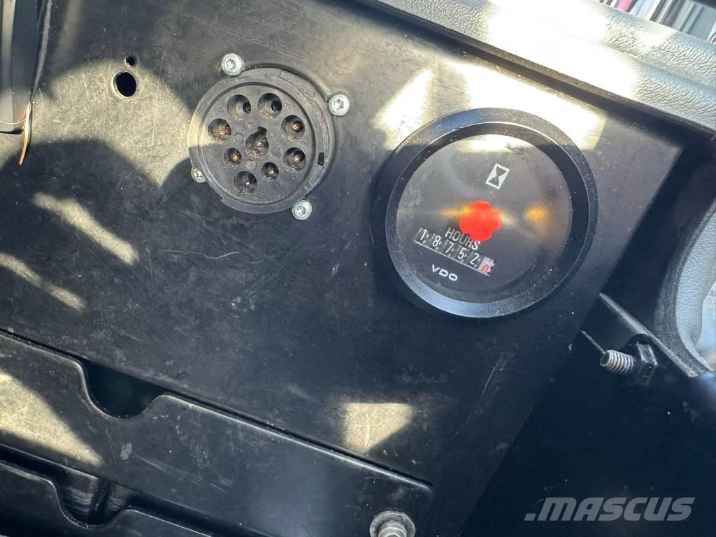 John Deere 1010 E شاحنات