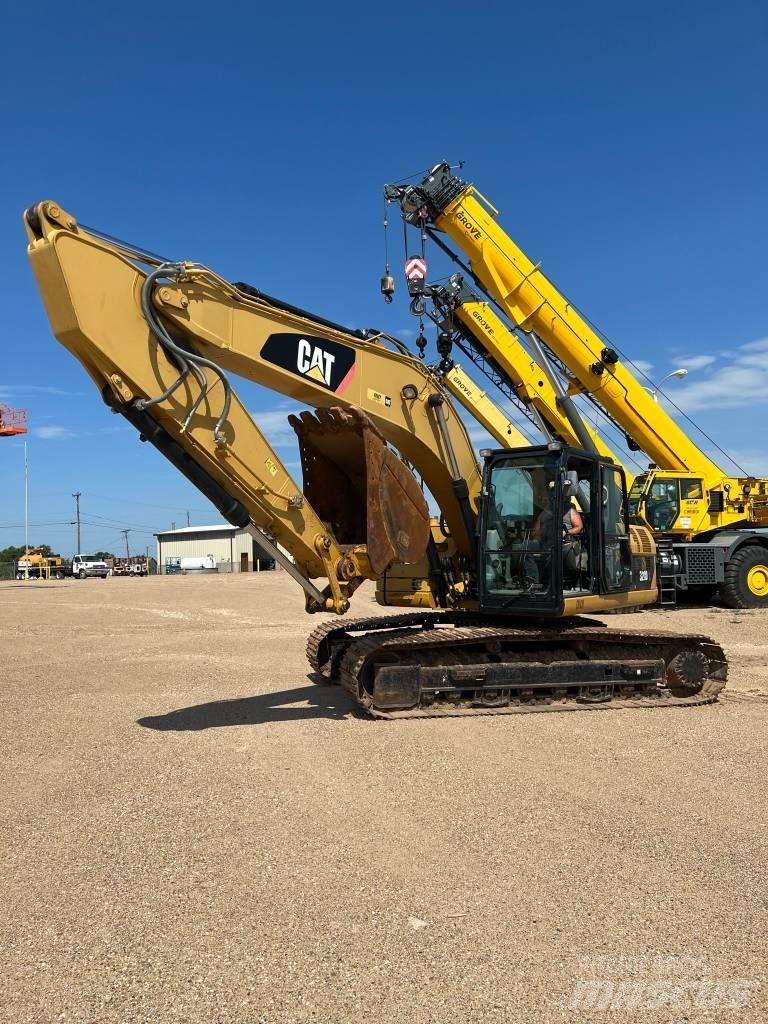 CAT 320 D L حفارات زحافة