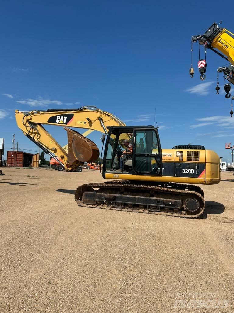 CAT 320 D L حفارات زحافة