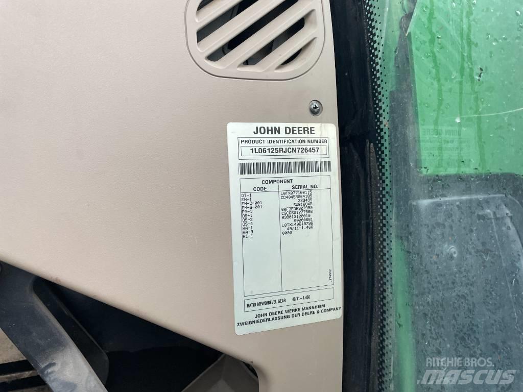 John Deere 6125 R الجرارات
