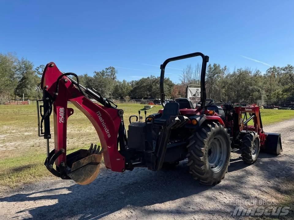 Mahindra 2545 الجرارات