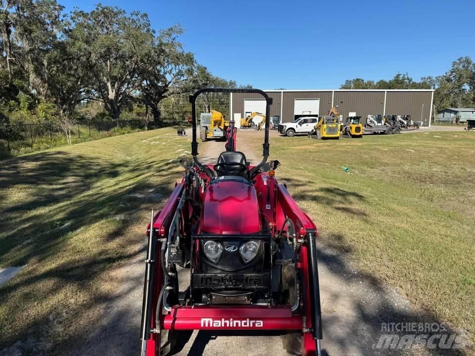 Mahindra 2545 الجرارات