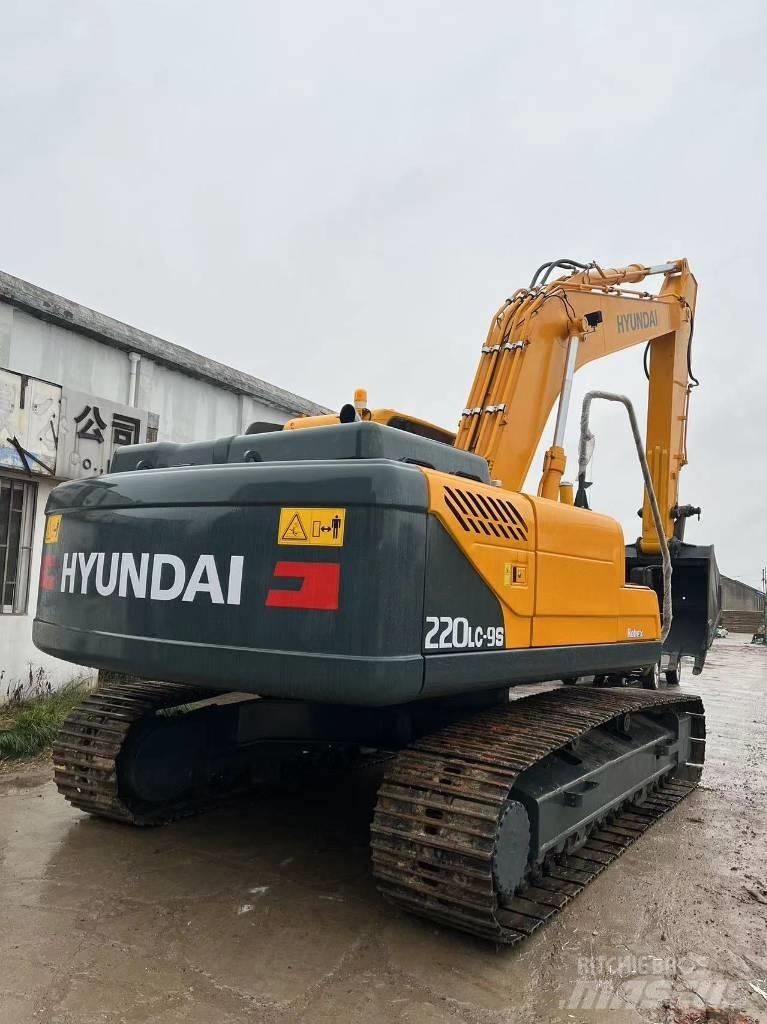 Hyundai R220LC-9S حفارات زحافة