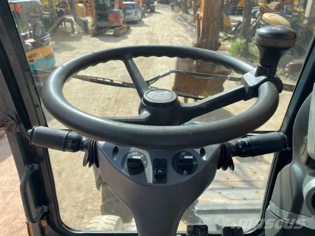 Hyundai R210W-9 حفارات بعجل