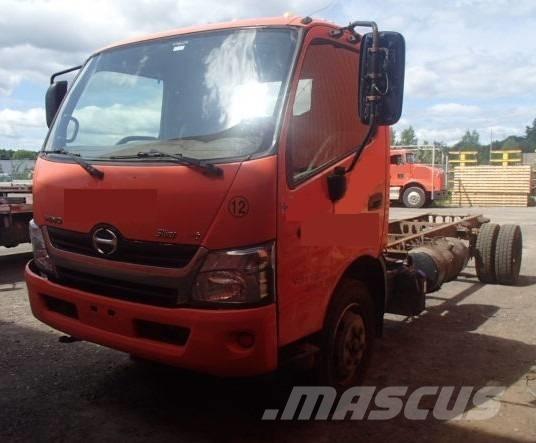 Hino 195 شاحنات بمقصورة وهيكل