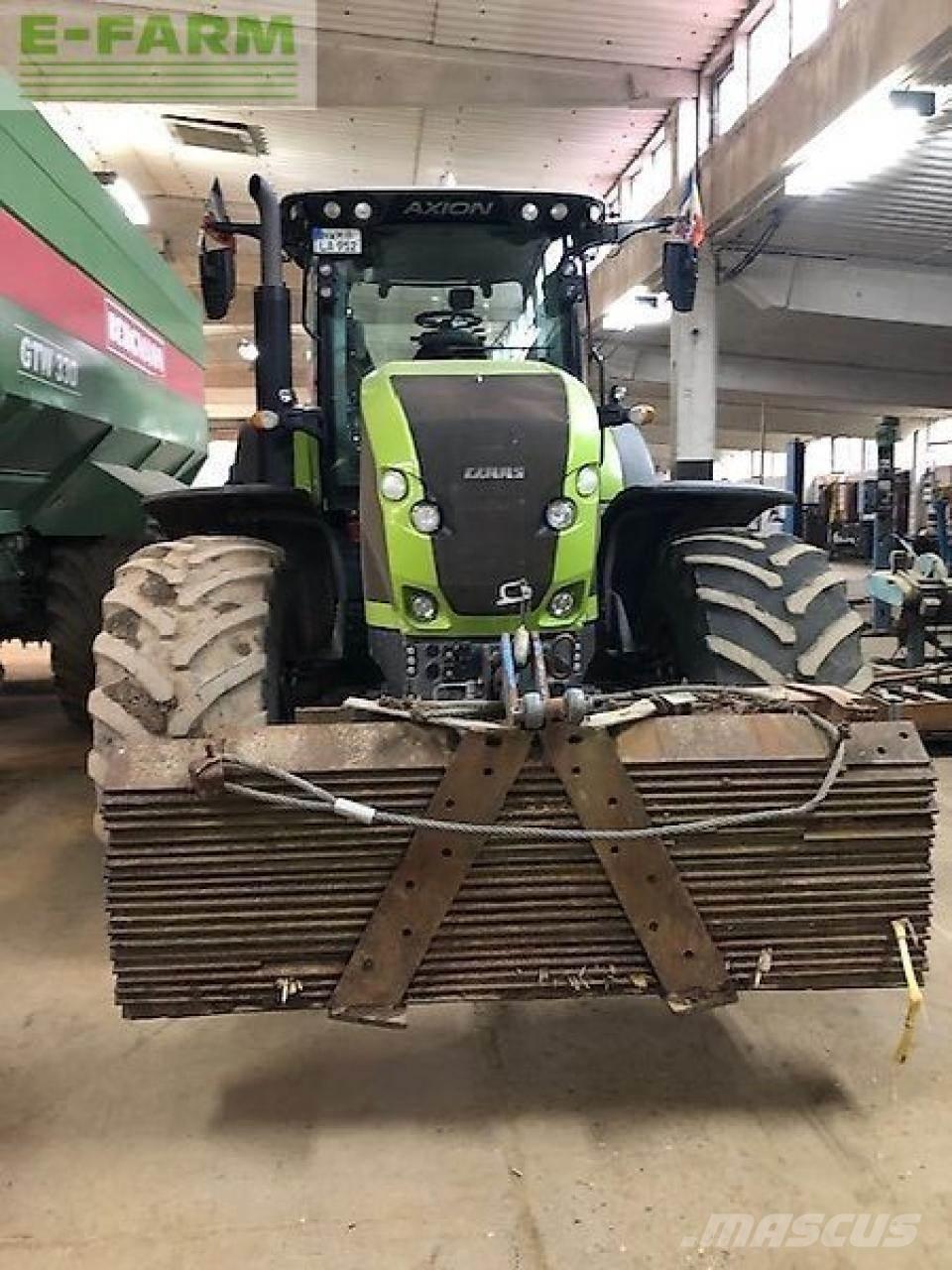 CLAAS axion 950 الجرارات