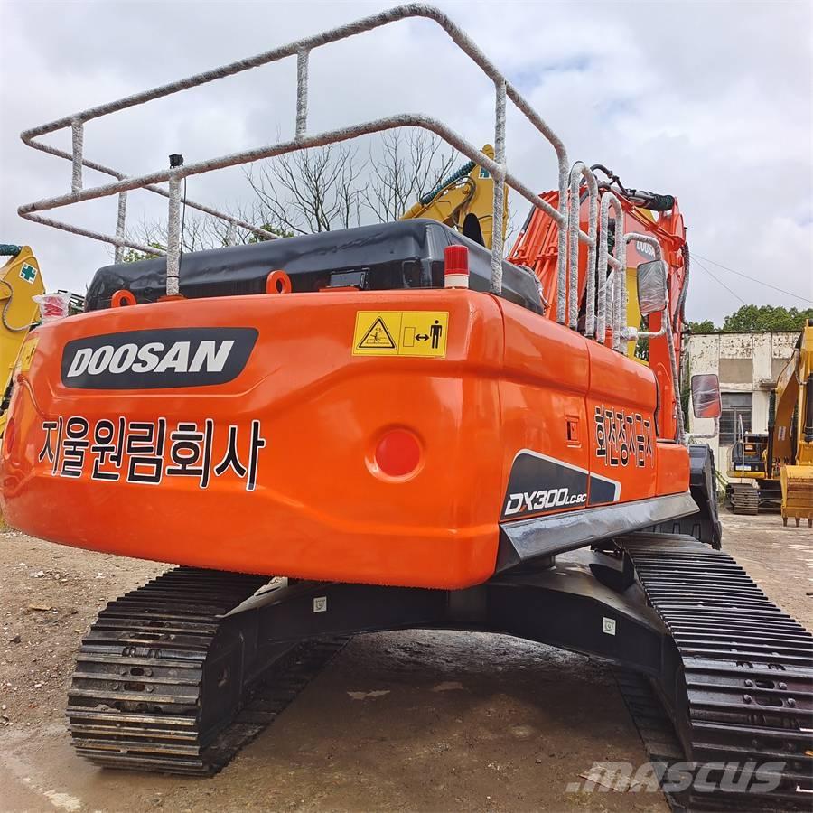 Doosan DX 300 حفارات زحافة