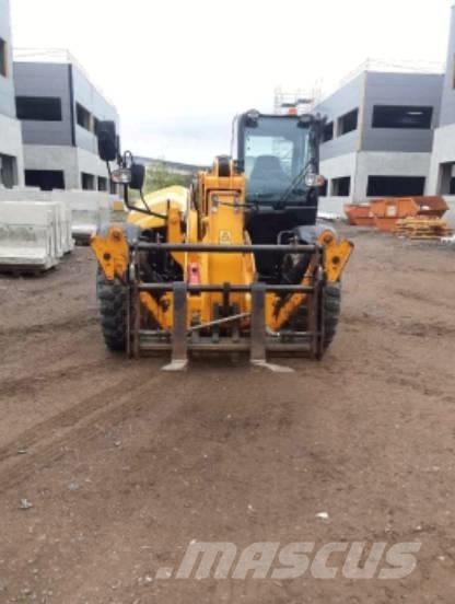 JCB 540-140 مناولات متداخلة