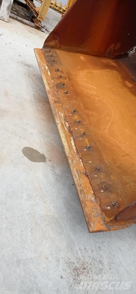 Volvo L 180 F لوادر بعجل