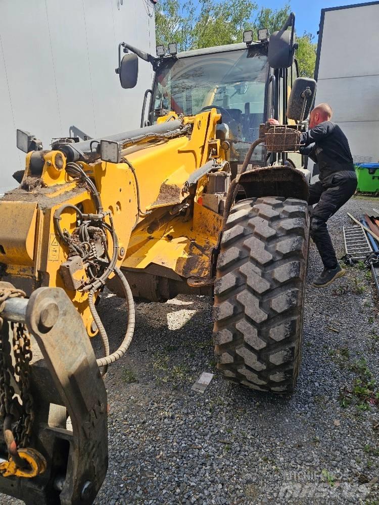 JCB TM 320 S معدات مناولة لأغراض الزراعة