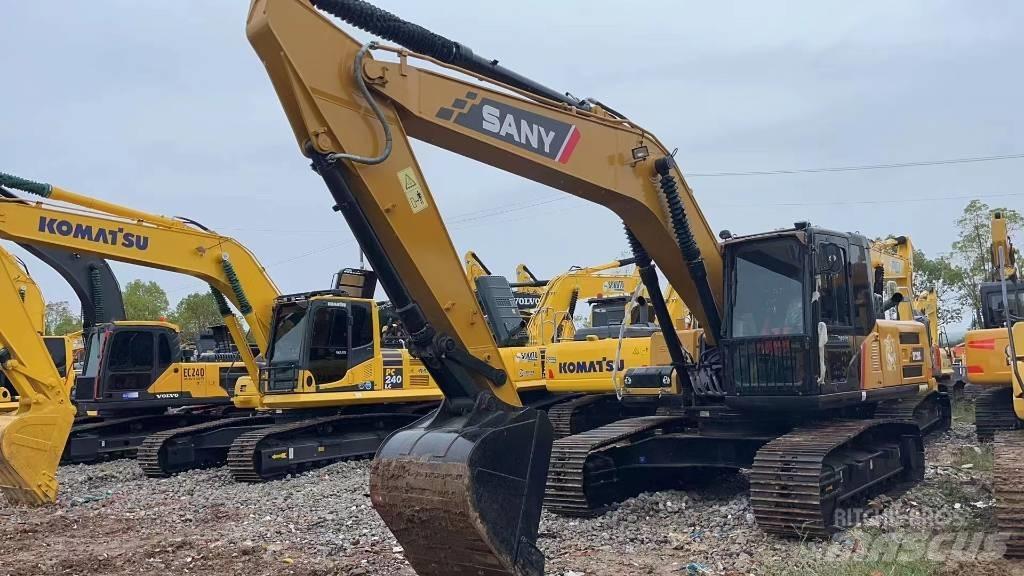 Sany SY 215 C حفارات زحافة