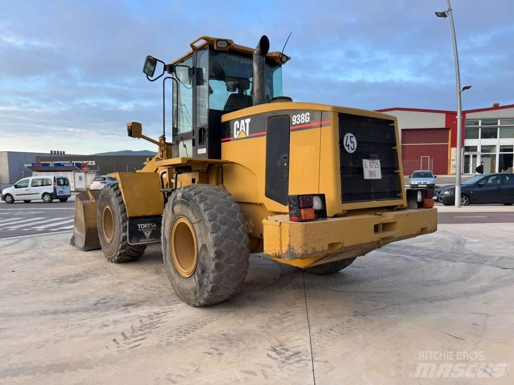 CAT 938 G لوادر بعجل