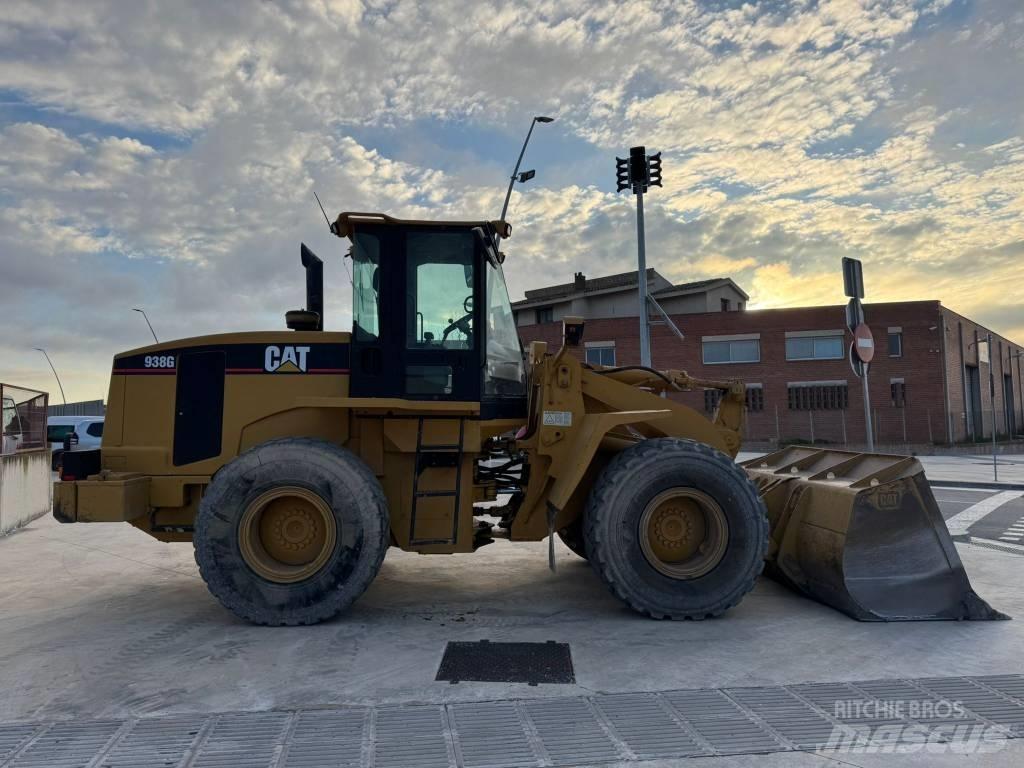 CAT 938 G لوادر بعجل