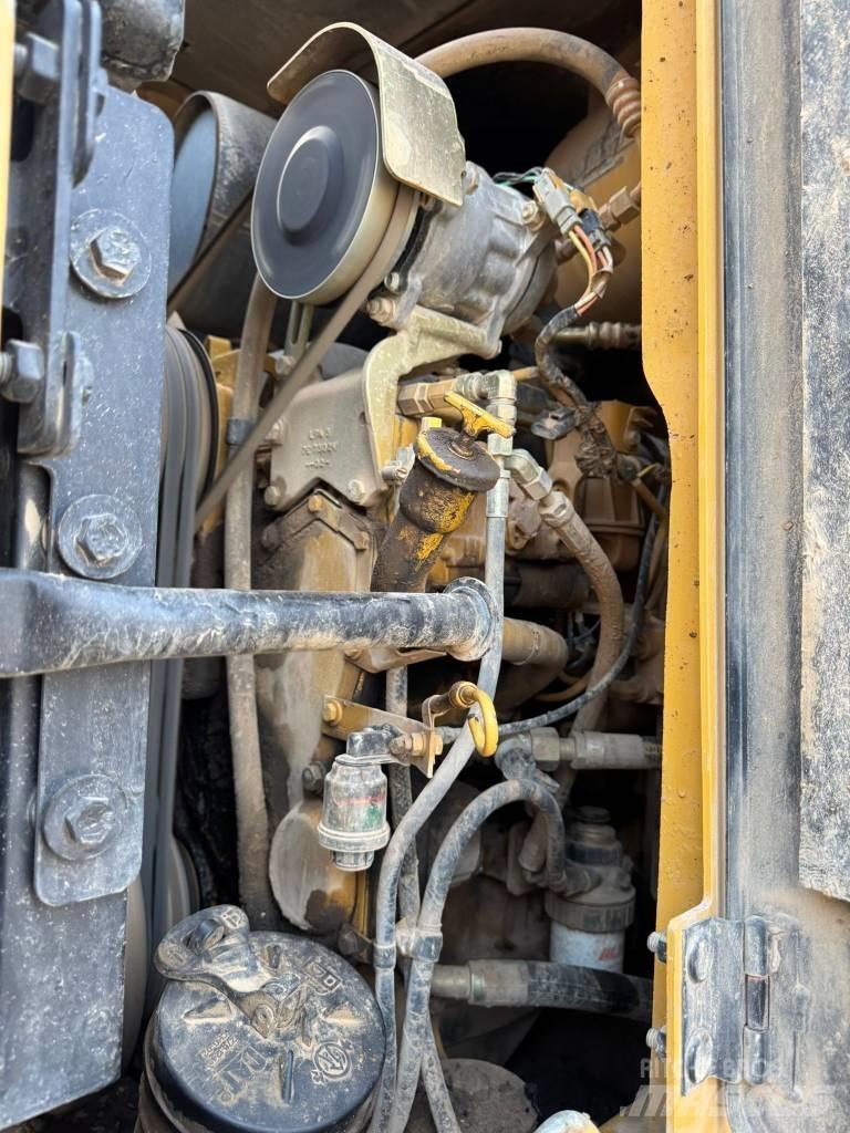 CAT 938 G لوادر بعجل