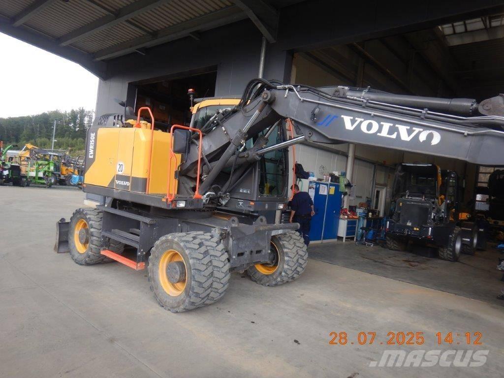 Volvo EWR 150 E حفارات بعجل