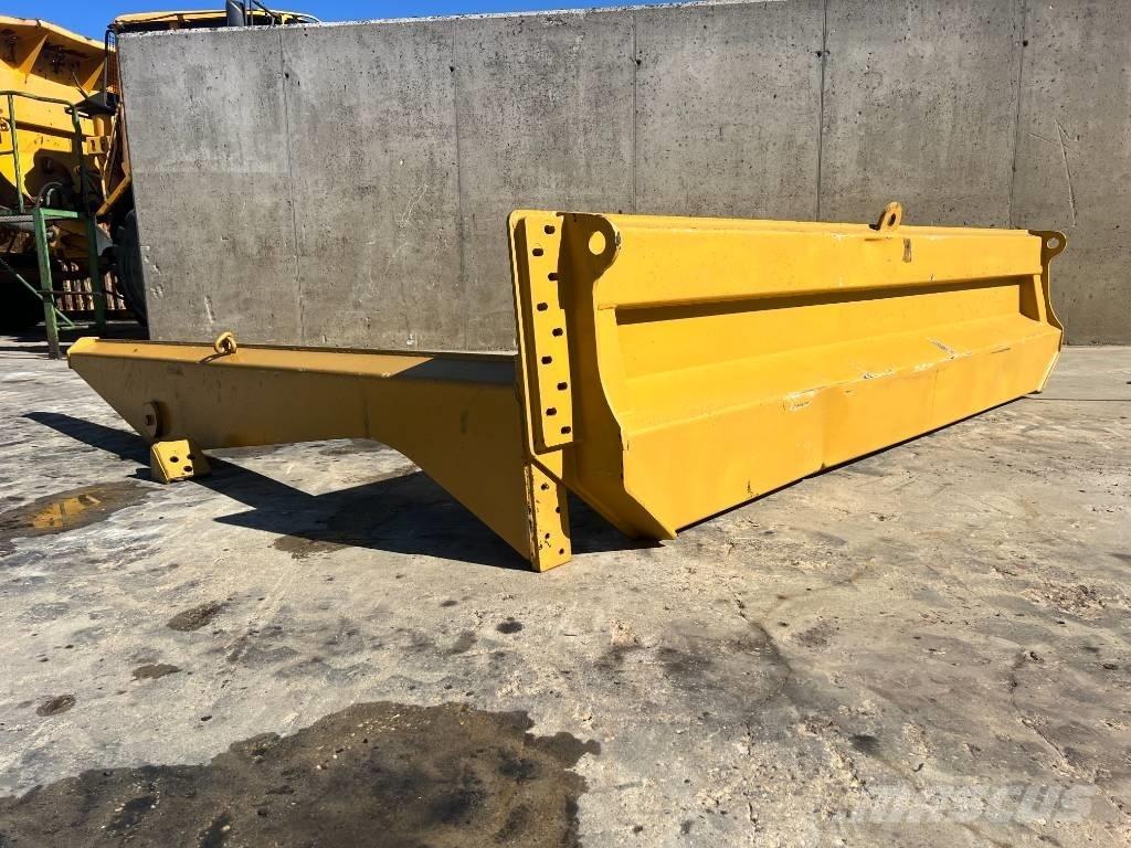 CAT TAILGATE CAT 735 بوابات خلفية