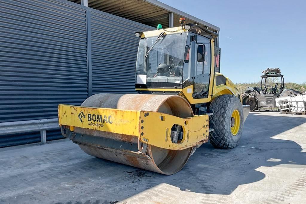 Bomag BW 213 D-5 مداحل أحادية الأسطوانة