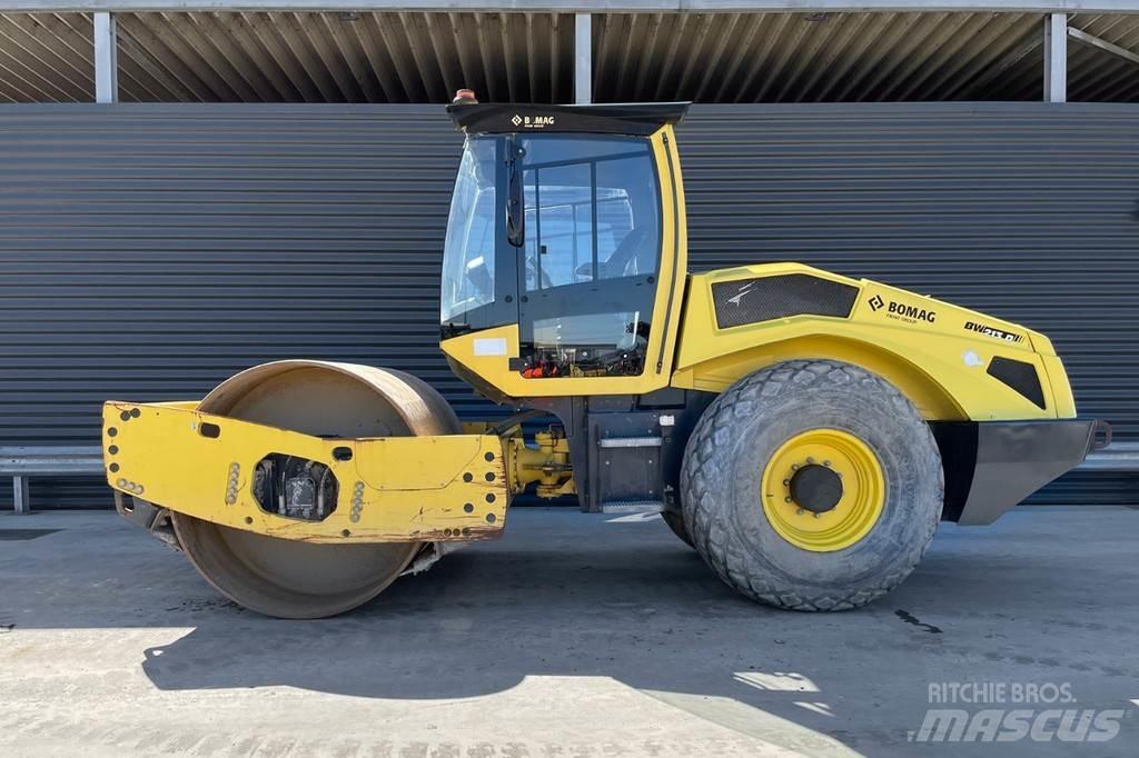 Bomag BW 213 D-5 مداحل أحادية الأسطوانة