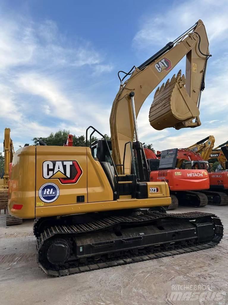 CAT 323 gc حفارات زحافة