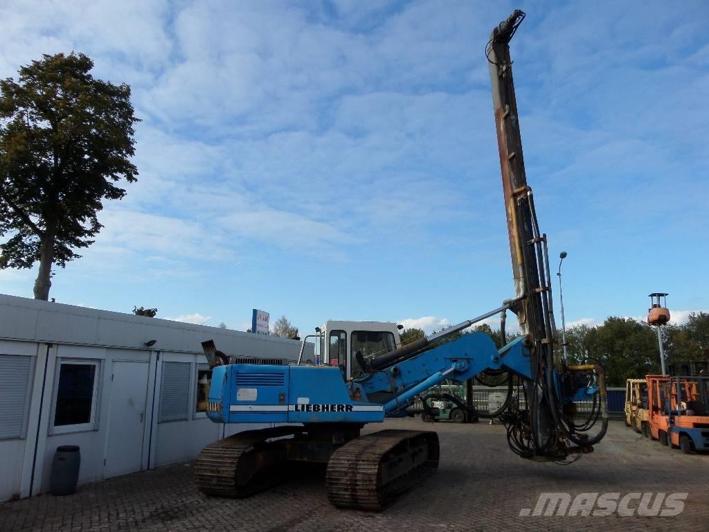 Liebherr R 902 شاحنات المعدات  المحمولة لحفر الآبار