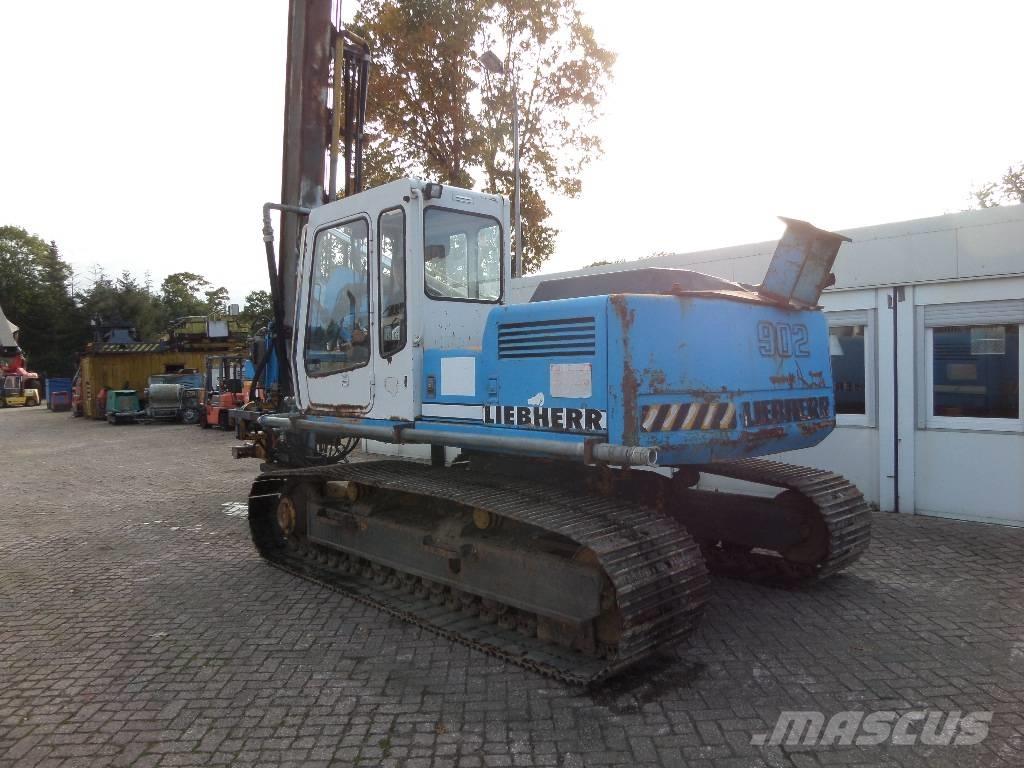 Liebherr R 902 شاحنات المعدات  المحمولة لحفر الآبار