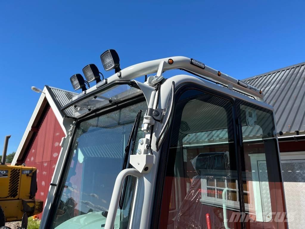 Takeuchi TB 370 حفارات وسط 7 طن - 12 طن
