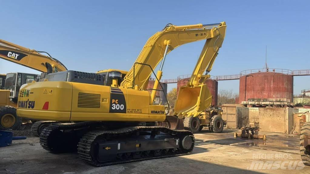 Komatsu PC 300 حفارات زحافة