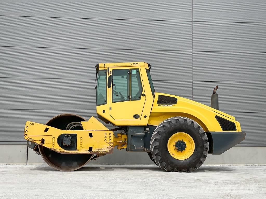 Bomag BW 213 DH-4 مداحل أحادية الأسطوانة