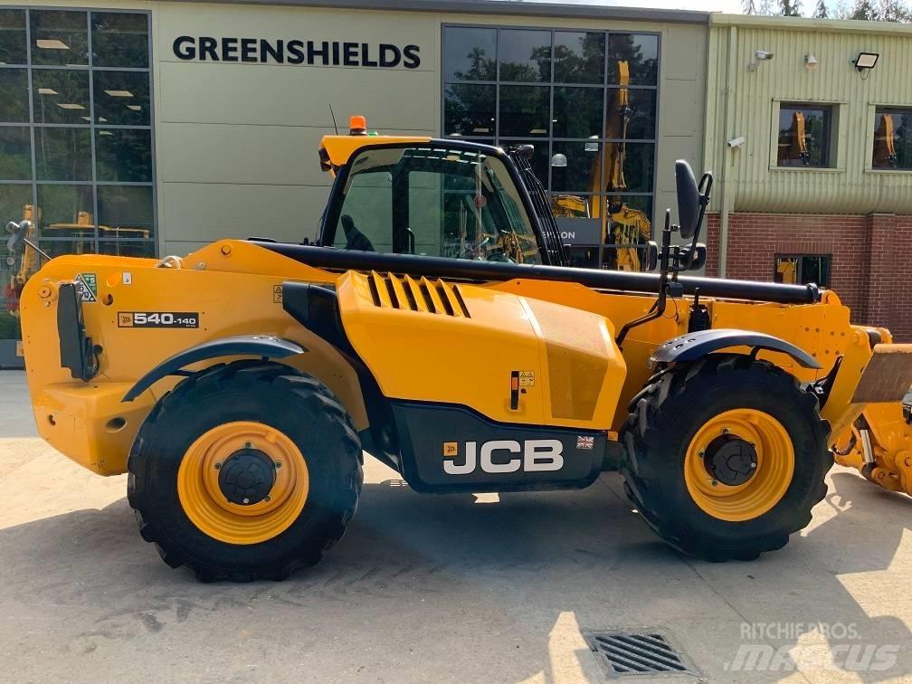 JCB 540V140 مناولات متداخلة