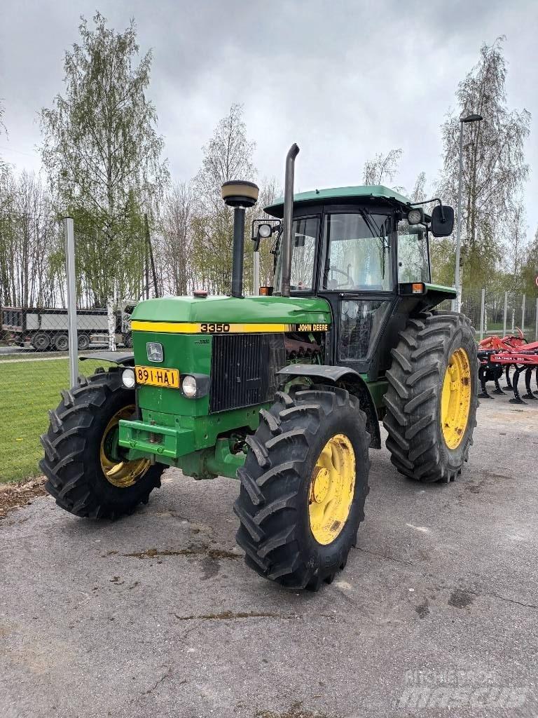 John Deere 3350 الجرارات