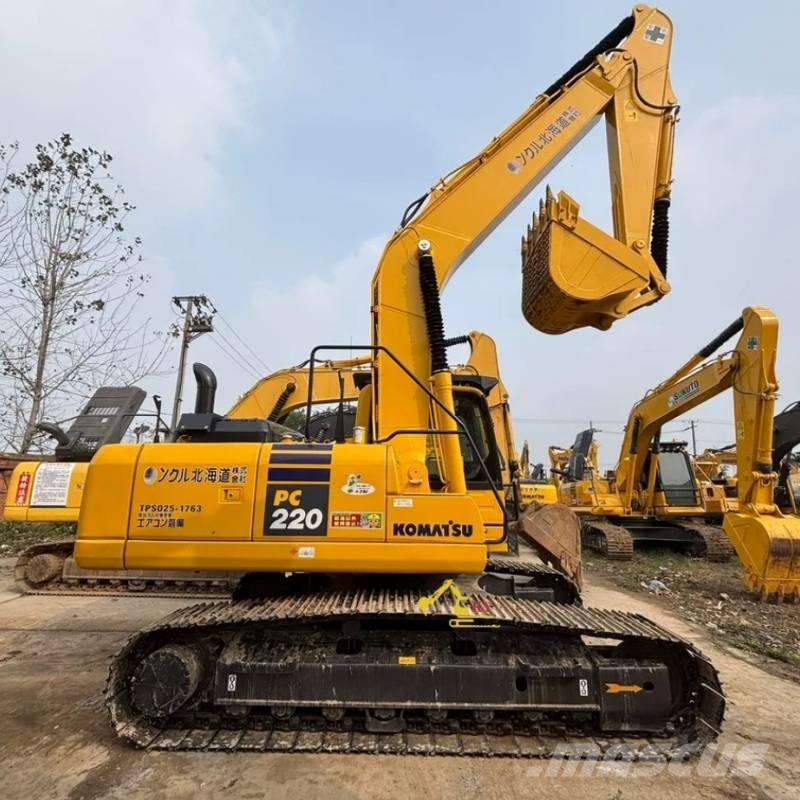 Komatsu PC 220-8 حفارات زحافة