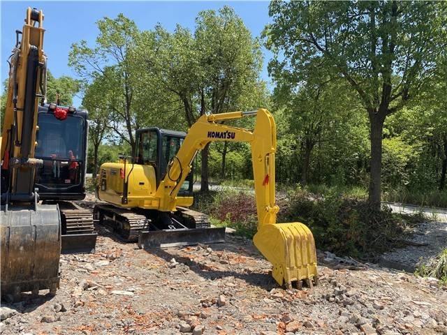 Komatsu PC56-7 حفارات زحافة